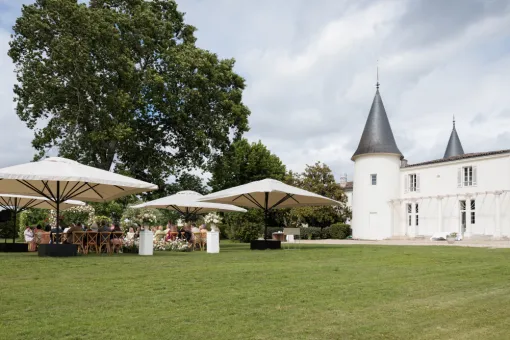 Cérémonie de mariage dans un château viticole à Bordeaux, Bordeaux, Château de Seguin
