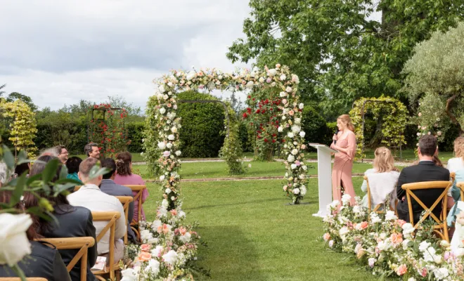 Cérémonie de mariage dans un château viticole à Bordeaux, Bordeaux, Château de Seguin